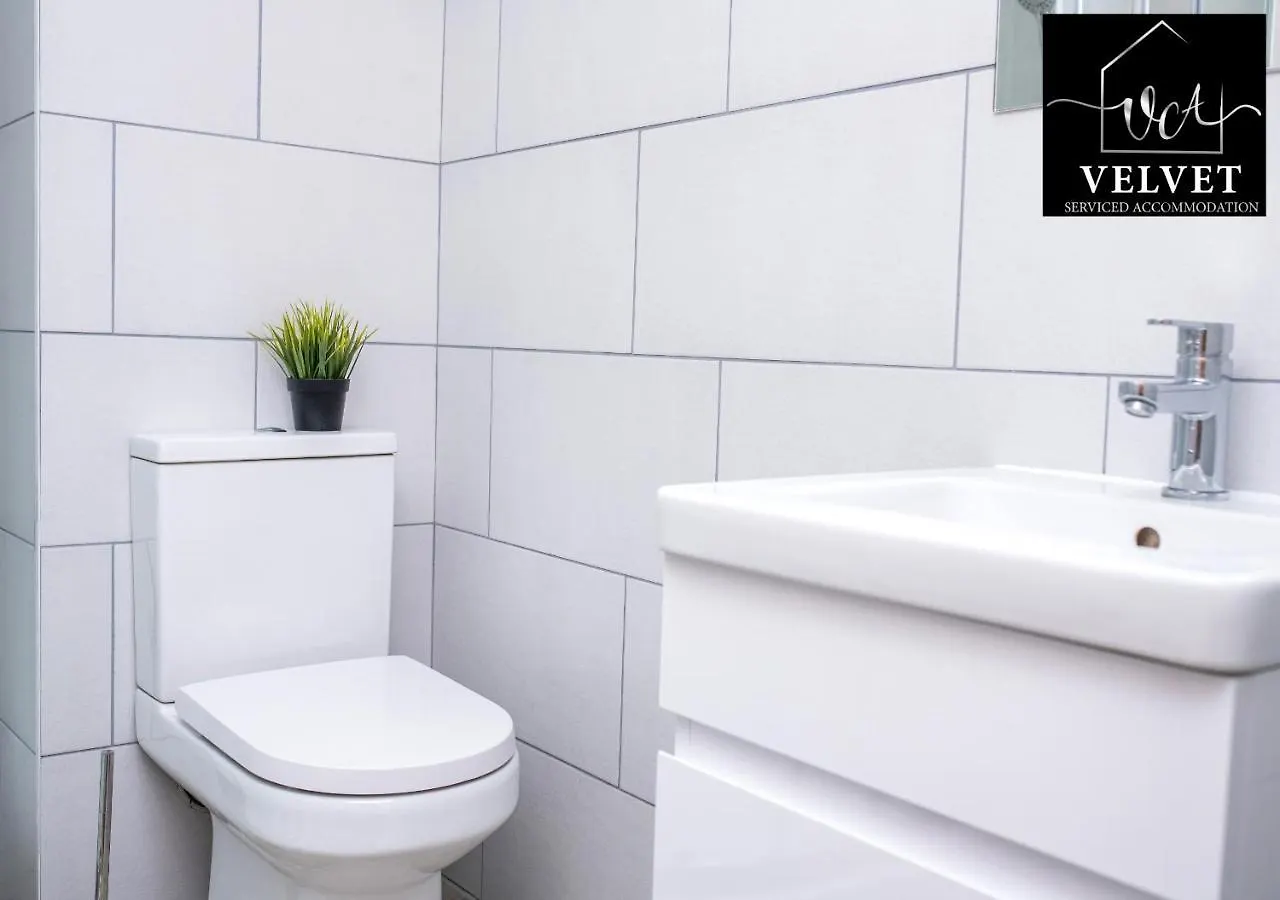 1 Bed House , Free Wifi,Free Parking,Leasure,Business Apartment Swansea