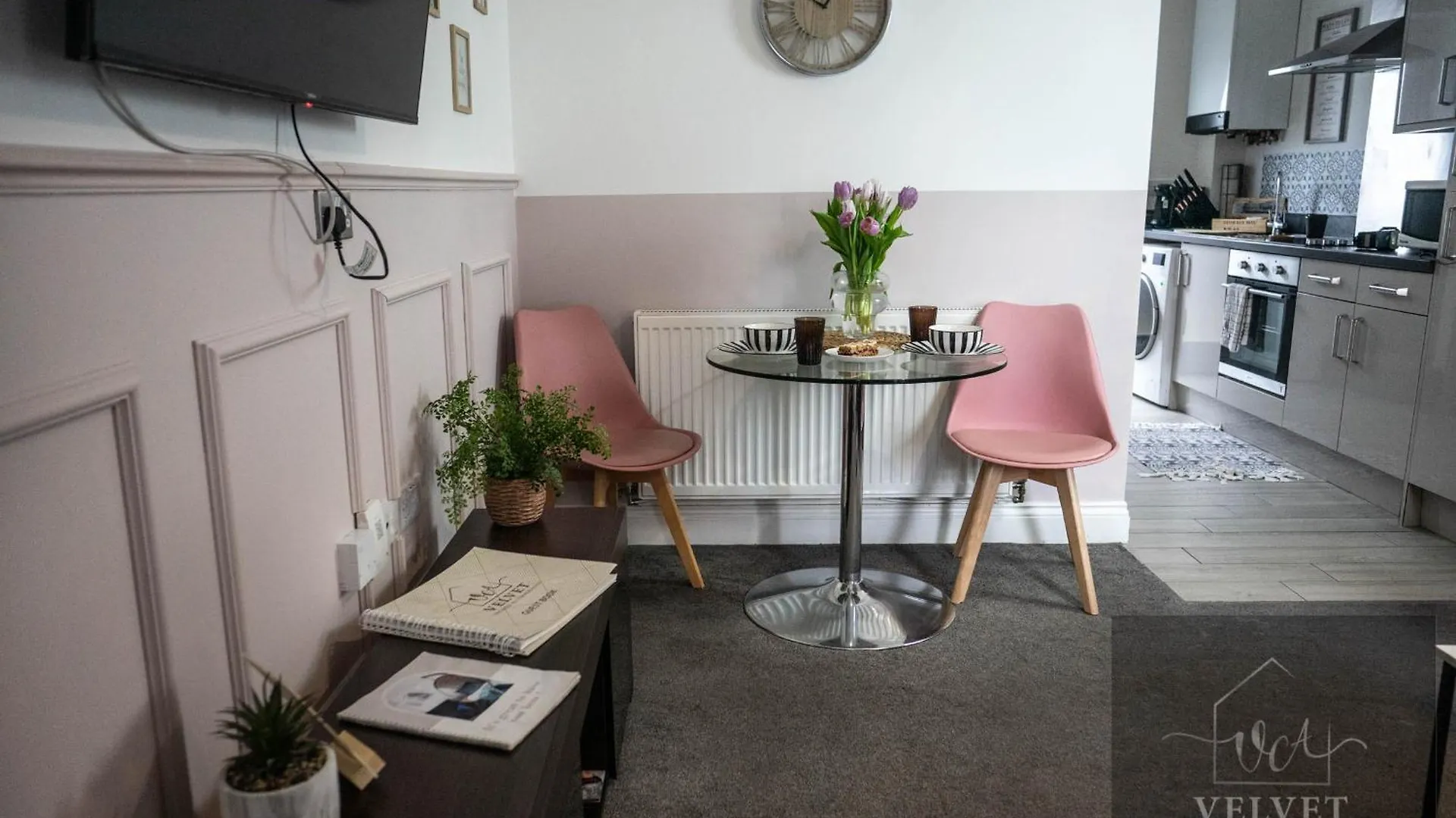 1 Bed House , Free Wifi,Free Parking,Leasure,Business Apartment Swansea